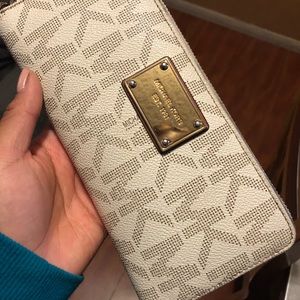 Michael kors jet wallet